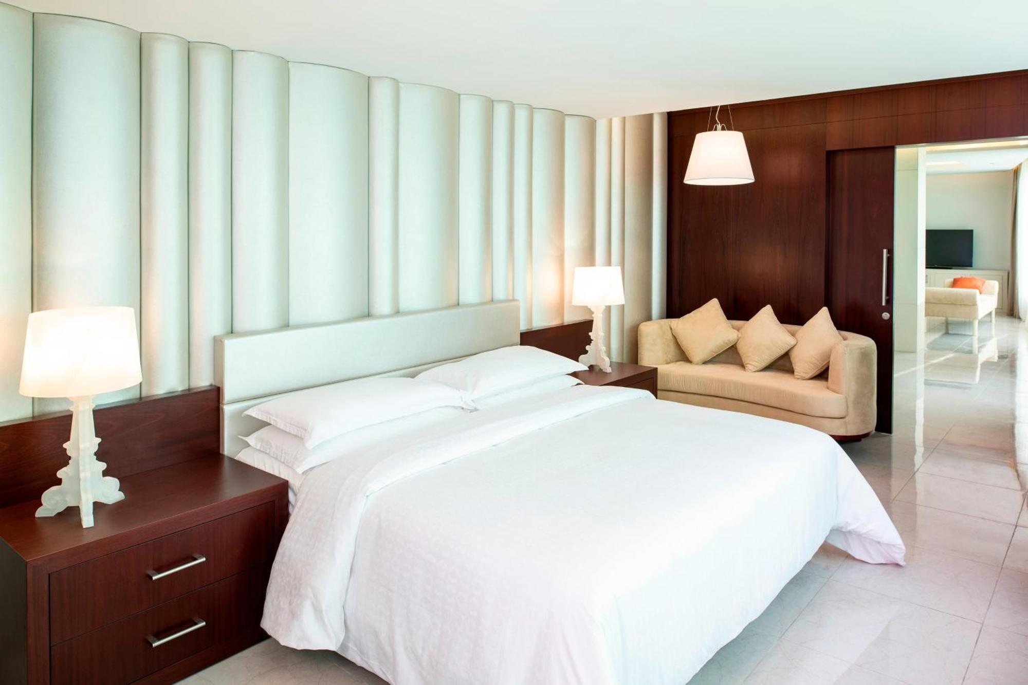 Four Points By Sheraton Sharjah Exterior photo