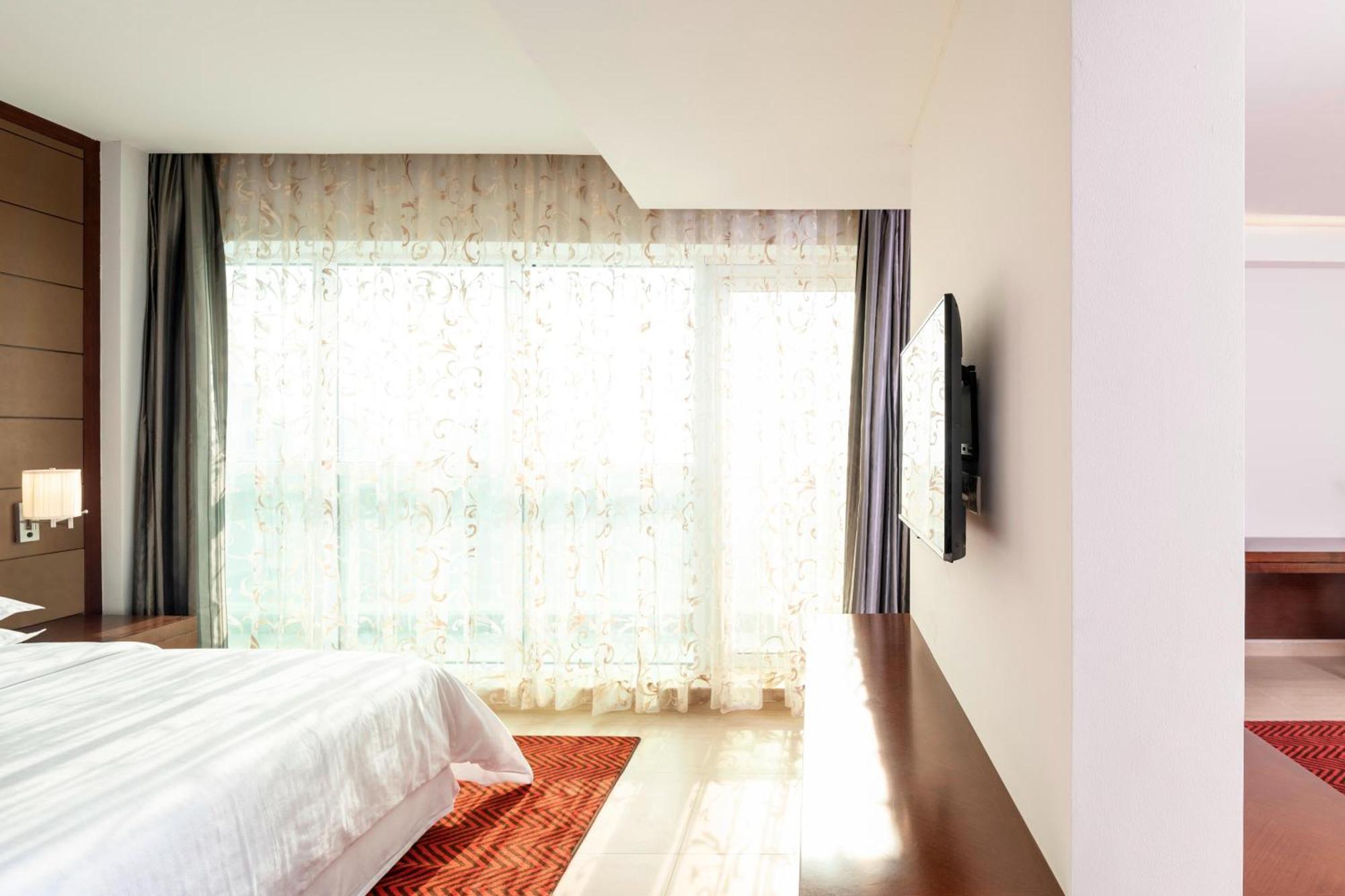 Four Points By Sheraton Sharjah Exterior photo