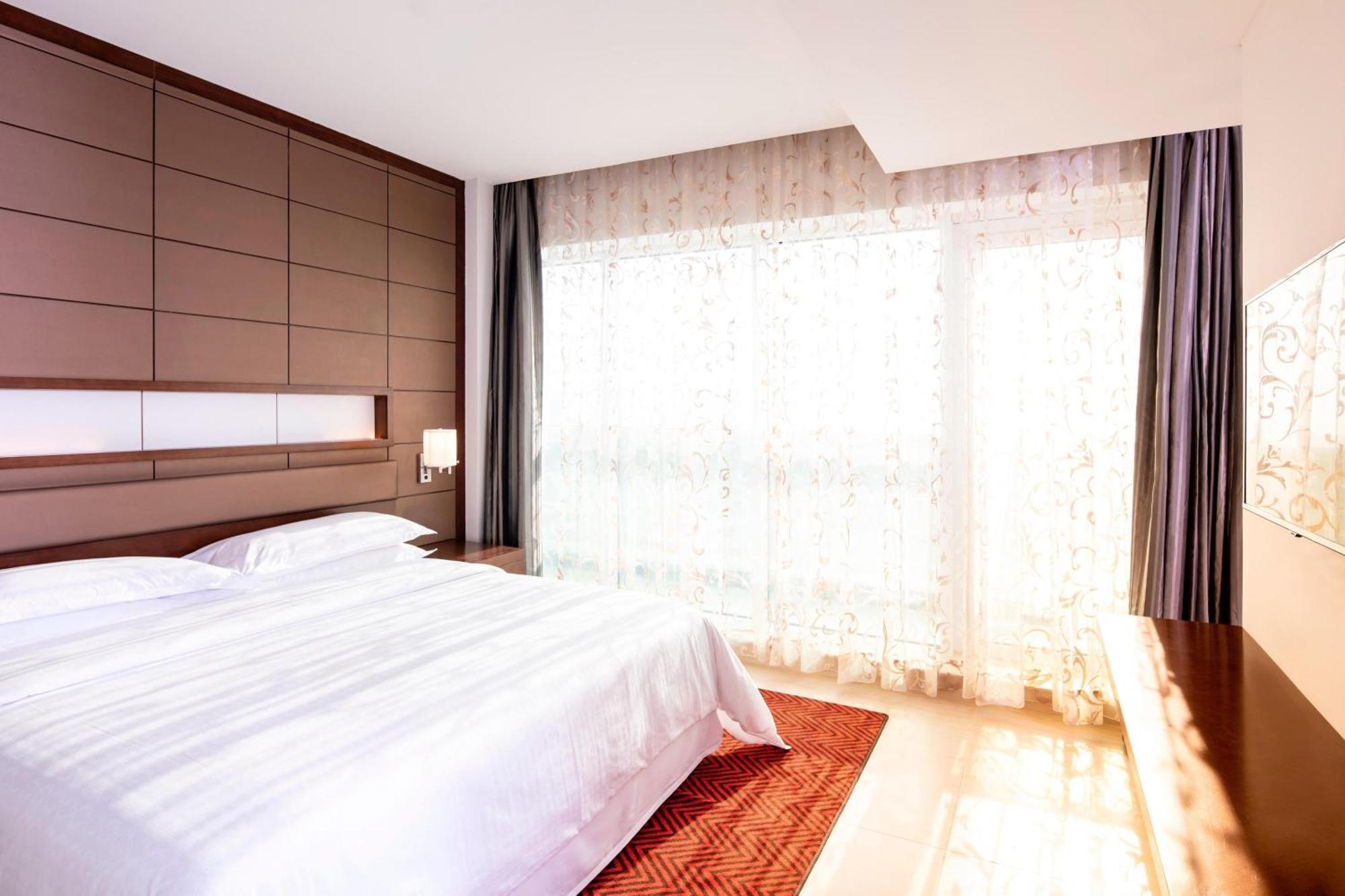 Four Points By Sheraton Sharjah Exterior photo