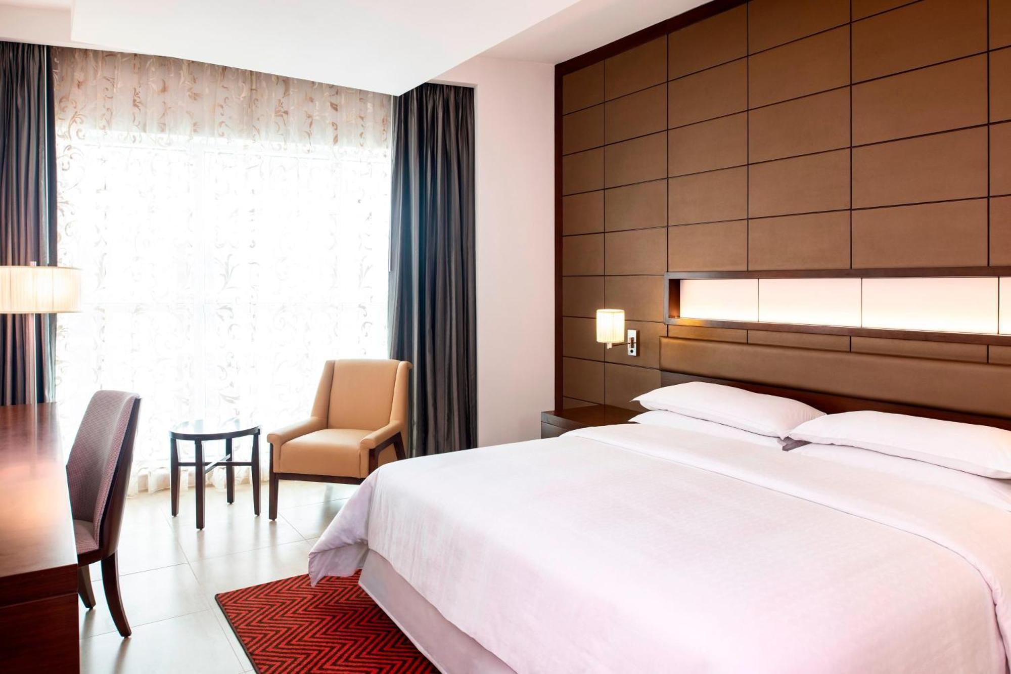 Four Points By Sheraton Sharjah Exterior photo